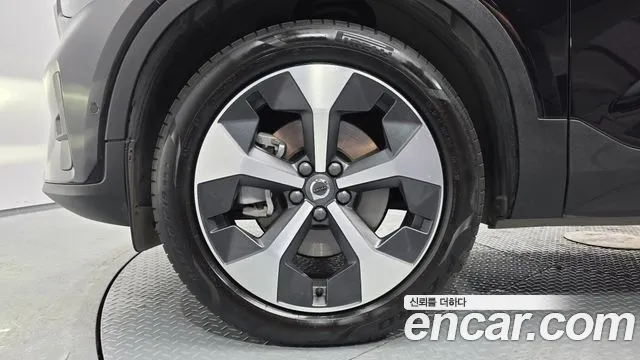 Вольво XC40 B4 Ultimate Bright — Фото автомобиля 5