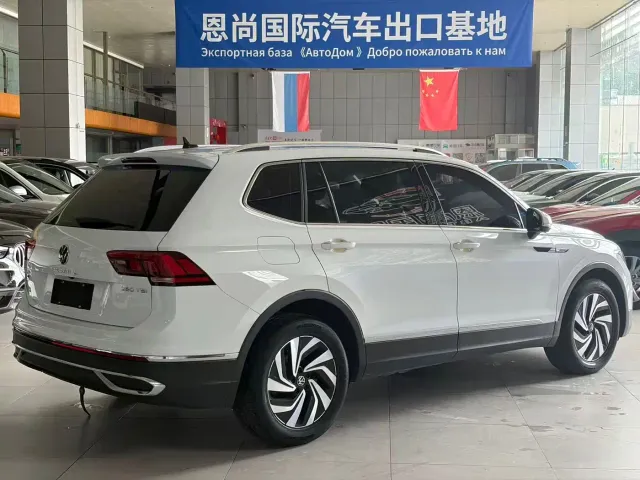 Volkswagen Tiguan L — Фото автомобиля 5