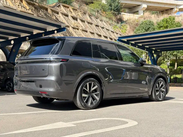 Li Auto L8 — Фото автомобиля 5