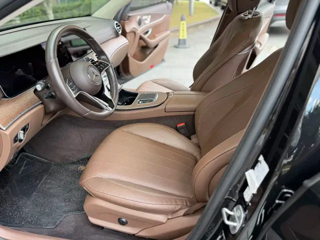 Mercedes-Benz E-Class — Фото автомобиля 4