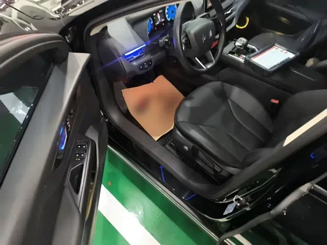 Hongqi E-QM5 — Фото автомобиля 15