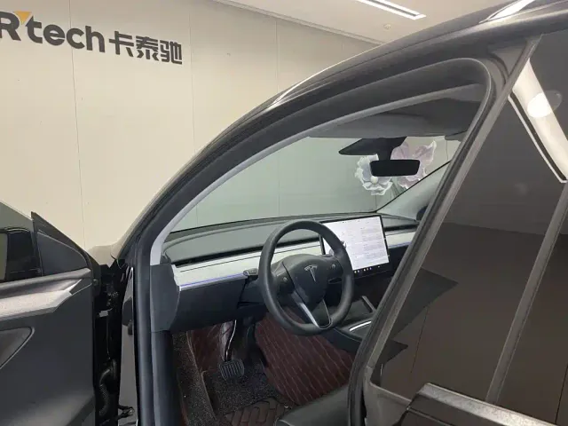 Tesla Model Y — Фото автомобиля 27