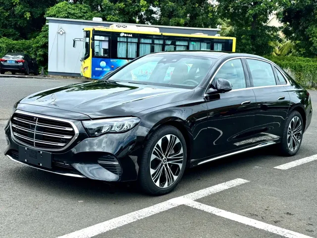 Фотография автомобиля — Mercedes-Benz E-Class