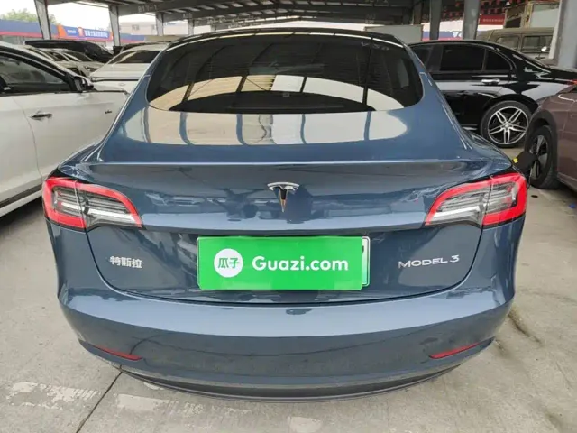 Tesla Model 3 — Фото автомобиля 5