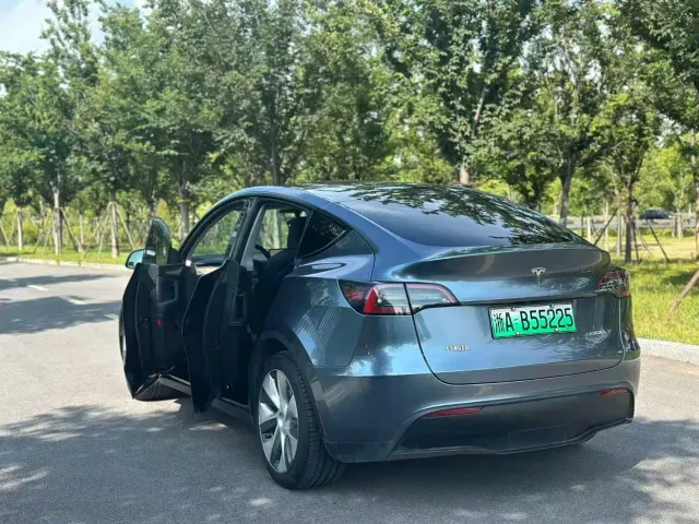 Tesla Model Y — Фото автомобиля 6
