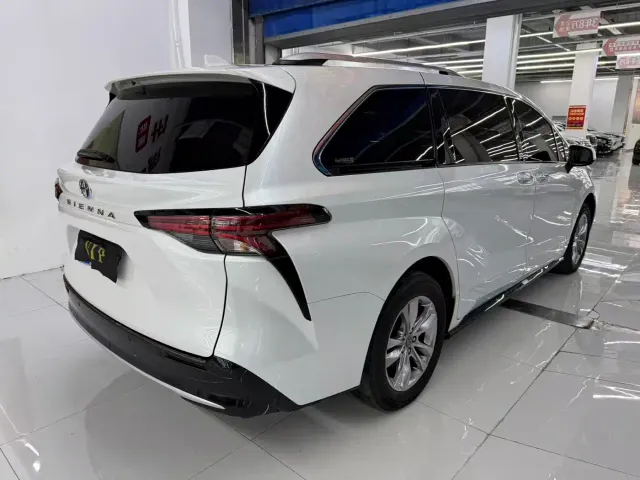 Toyota Sienna — Фото автомобиля 9