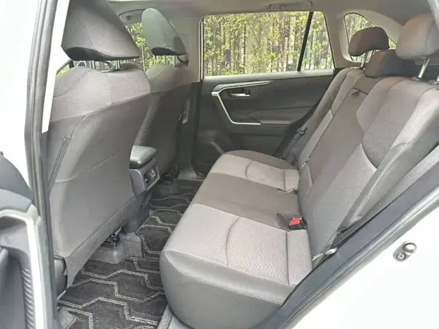 Toyota RAV4 — Фото автомобиля 8