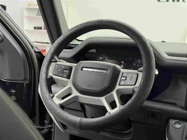 Land Rover Defender — Фото автомобиля 14