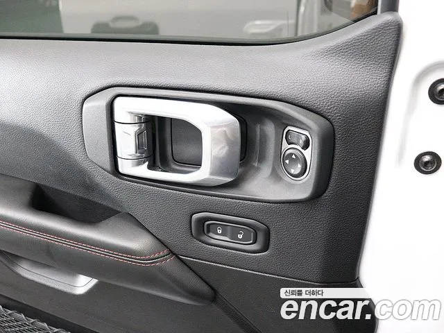 Jeep Wrangler — Фото автомобиля 12