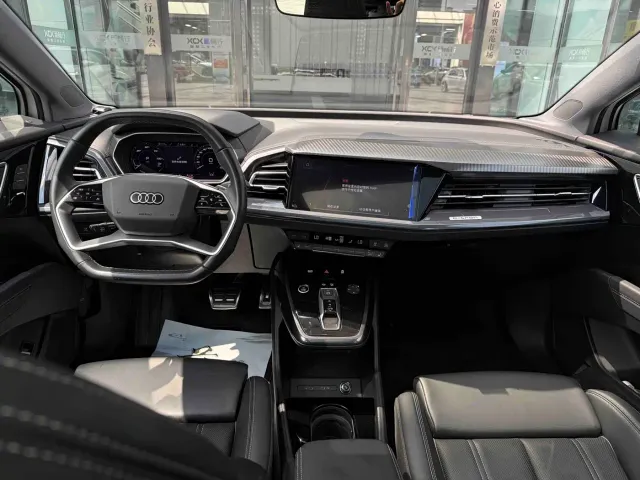 Audi Q4 e-tron — Фото автомобиля 14