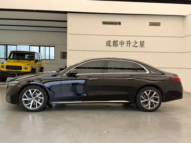 Mercedes-Benz E-Class — Фото автомобиля 4