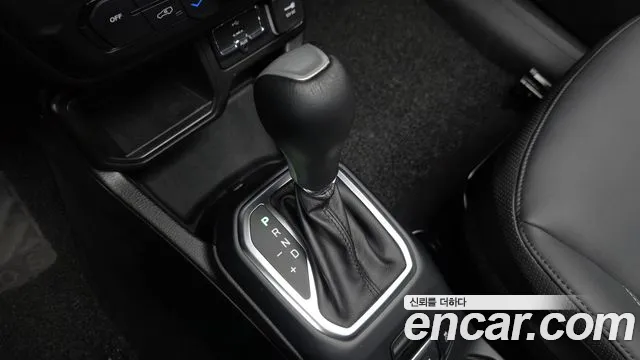 Jeep Renegade — Фото автомобиля 12