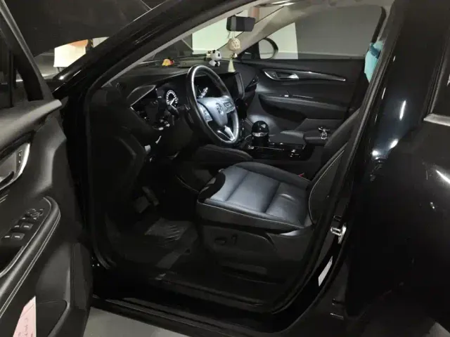 Buick Envision Plus — Фото автомобиля 9