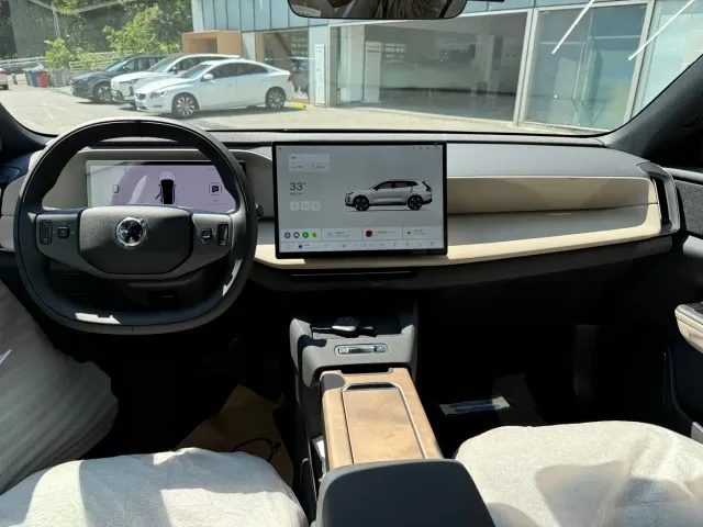 Volvo XC70 Plug-in Hybrid — Фото автомобиля 11