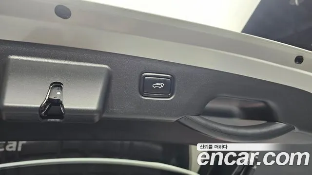 Kia Niro — Фото автомобиля 17