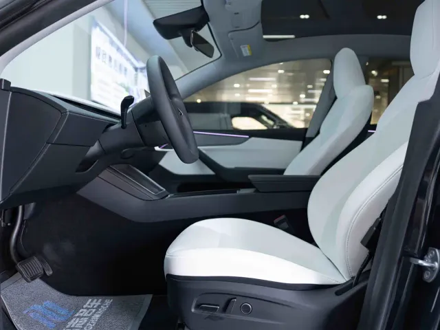 Tesla Model Y — Фото автомобиля 15