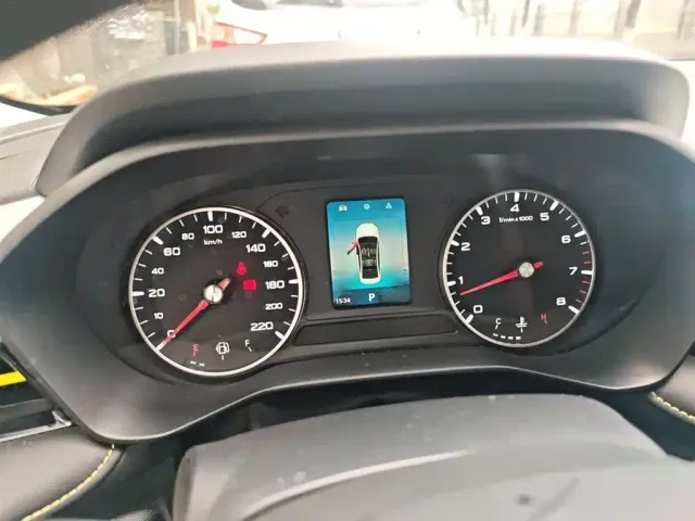 Roewe i5 — Фото автомобиля 3