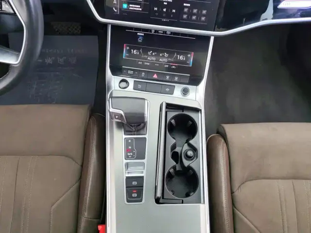 Audi A7L — Фото автомобиля 16