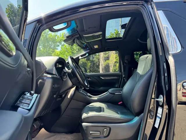 Toyota Vellfire — Фото автомобиля 8