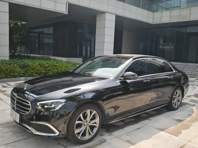 Mercedes-Benz E-Class — Фото автомобиля 3