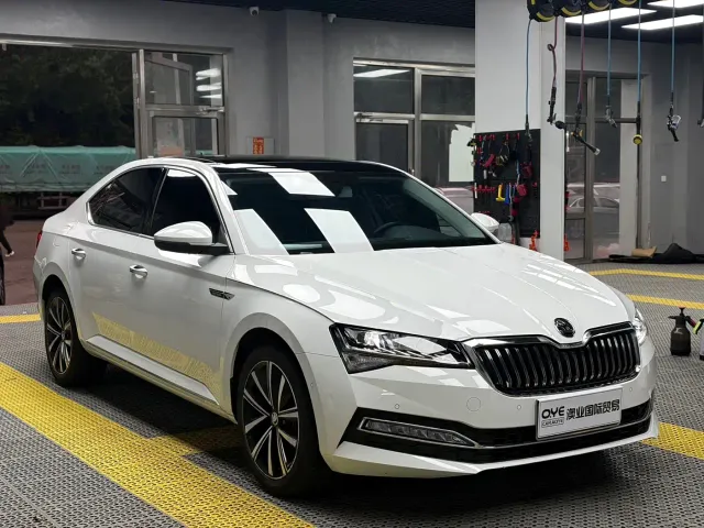 Skoda Superb — Фото автомобиля 3