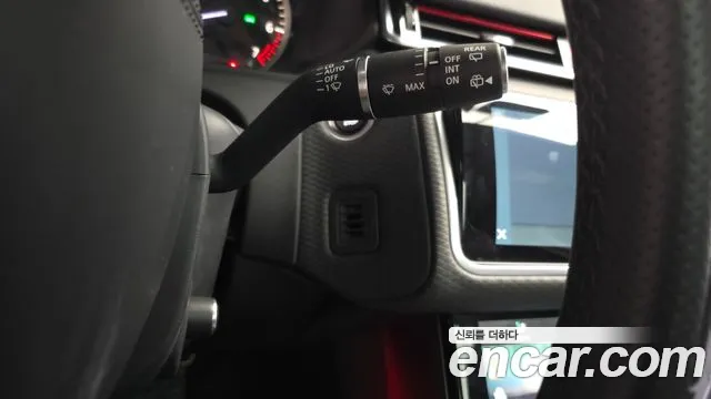 Land Rover Range Rover Velar Range Rover Velar 2.0 P250 R-Dynamic SE — Фото автомобиля 19