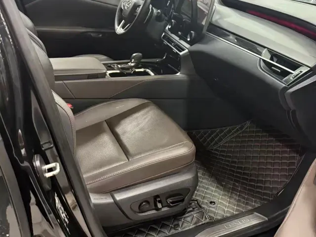 Lexus RX — Фото автомобиля 5