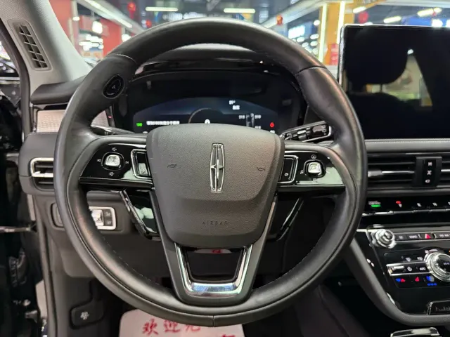 Lincoln Corsair — Фото автомобиля 8
