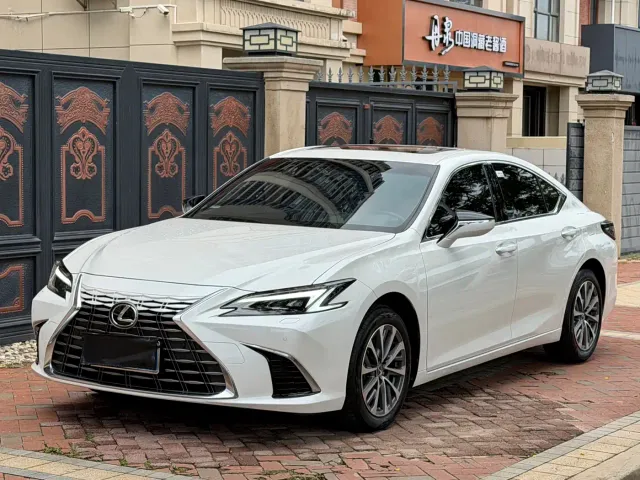 Фотография автомобиля — Lexus ES