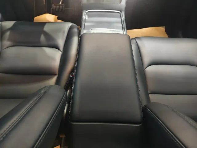 Tesla Model Y — Фото автомобиля 6