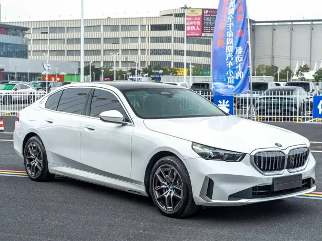 BMW i5 — Фото автомобиля 3