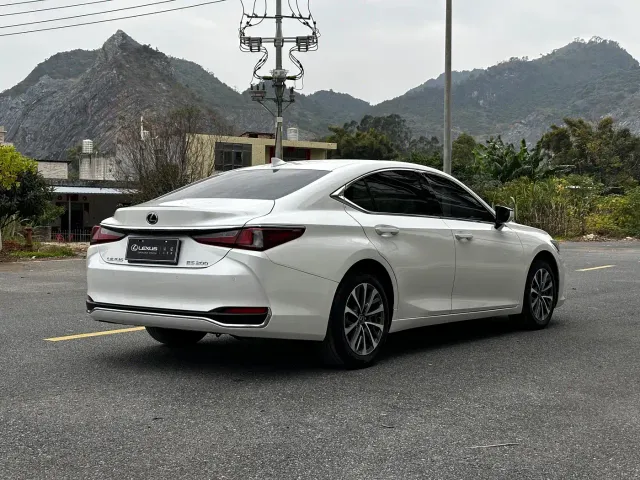Lexus ES — Фото автомобиля 7