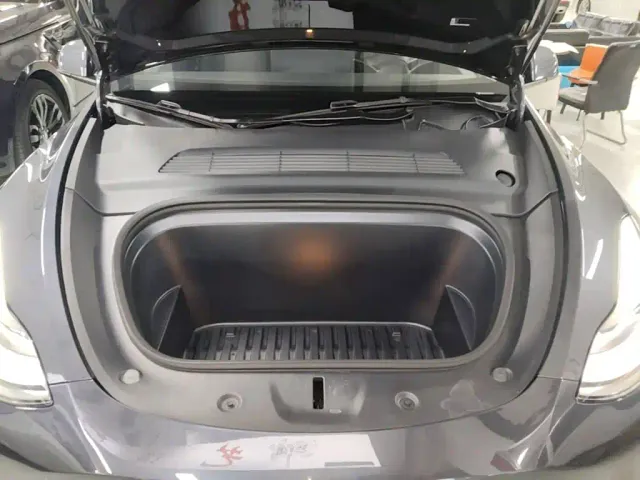 Tesla Model Y — Фото автомобиля 19