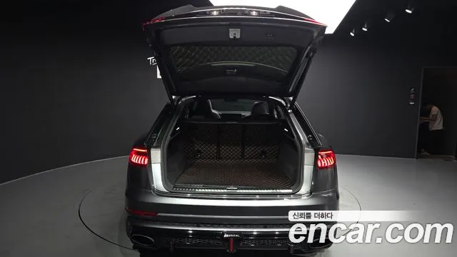 Audi Q8 55 TFSI quattro Premium — Фото автомобиля 14