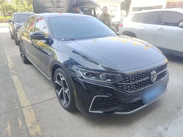 Volkswagen Passat — Фото автомобиля 3