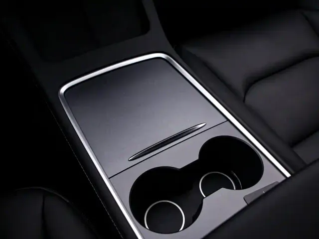 Tesla Model Y — Фото автомобиля 9