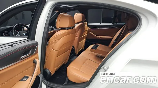 BMW 5 Series G30 — Фото автомобиля 18