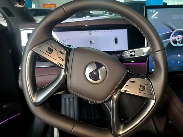 Denza Z9GT — Фото автомобиля 10