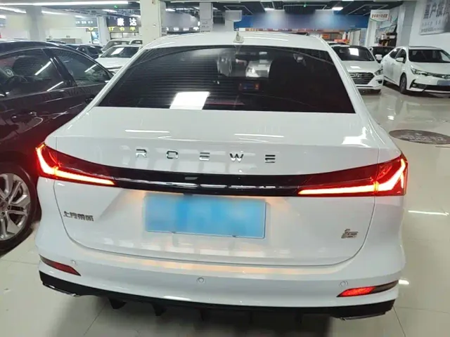 Roewe i5 — Фото автомобиля 5