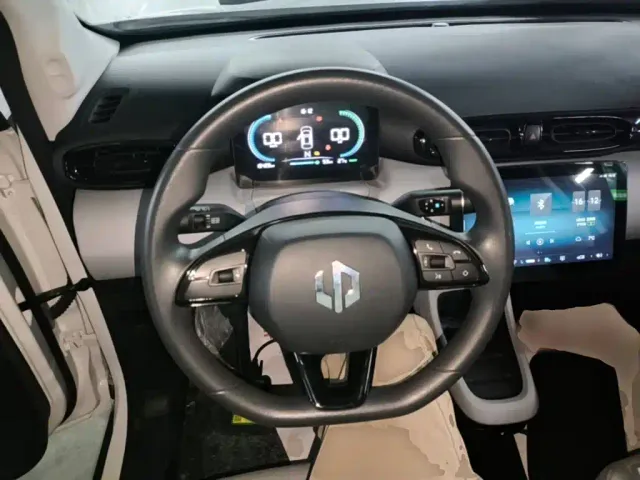 Leapmotor T03 — Фото автомобиля 10