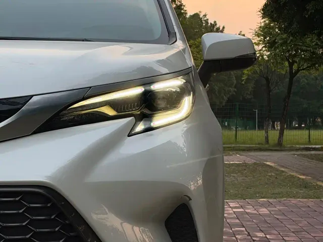 Toyota Granvia — Фото автомобиля 6