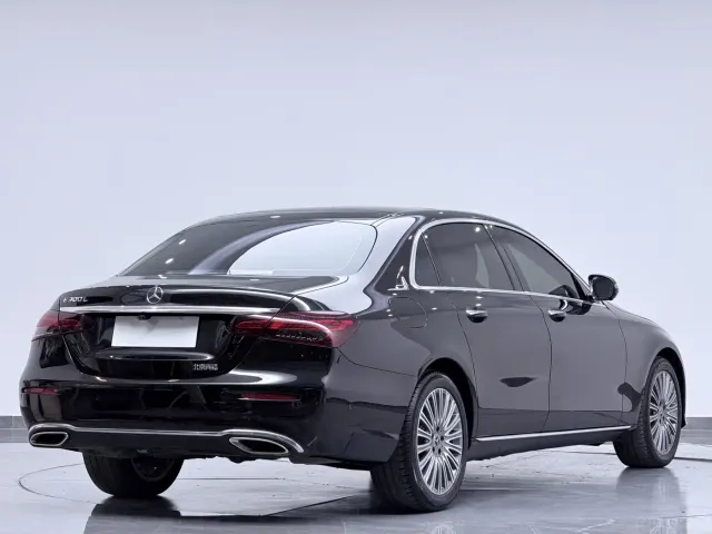 Mercedes-Benz E-Class — Фото автомобиля 8