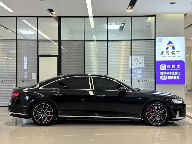 Audi A8 — Фото автомобиля 18