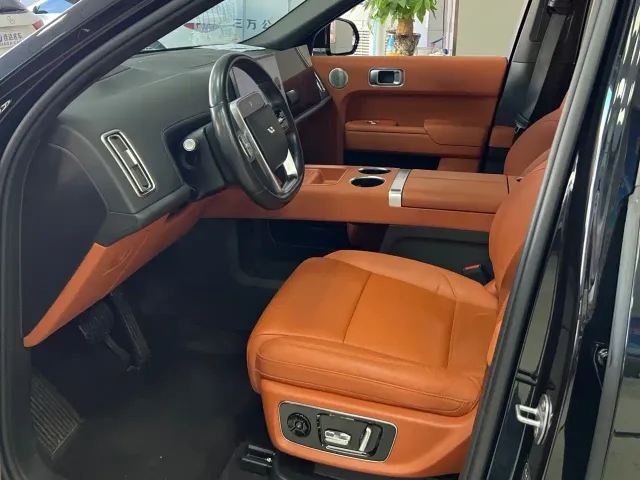 Li Auto L8 — Фото автомобиля 4