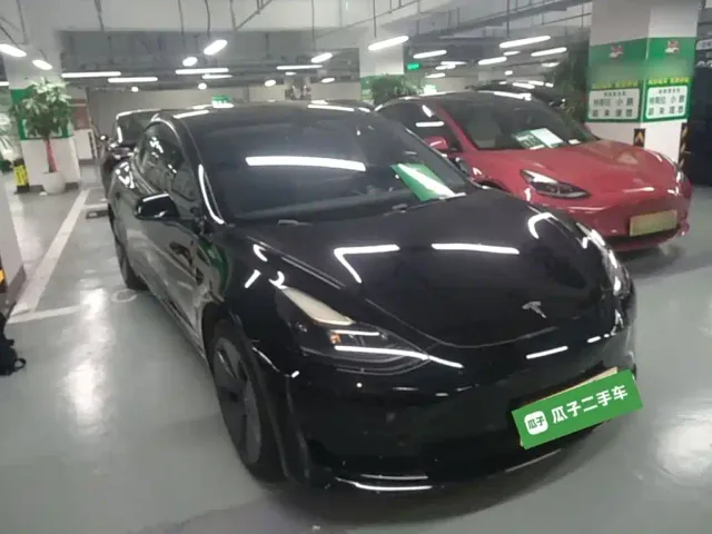 Tesla Model 3 — Фото автомобиля 3