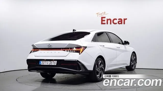Hyundai Avante CN7 — Фото автомобиля 2