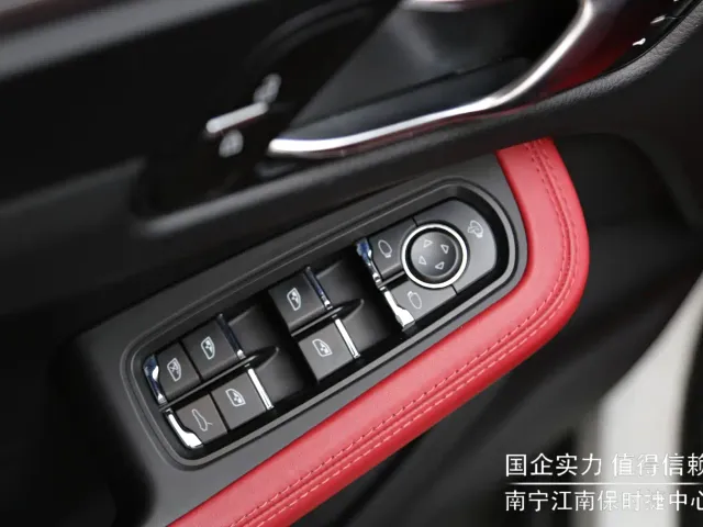 Porsche Macan — Фото автомобиля 13