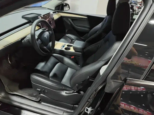 Tesla Model Y — Фото автомобиля 14