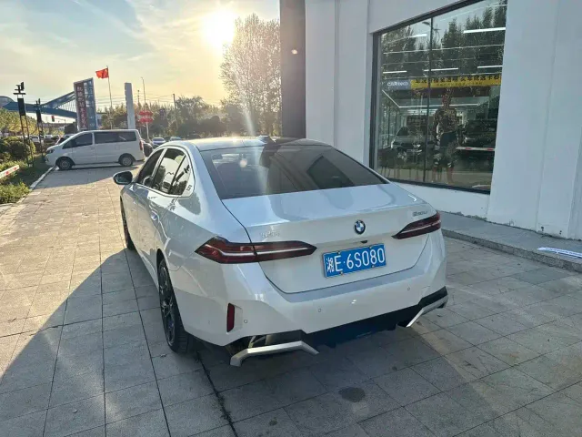 BMW 5 Series — Фото автомобиля 7