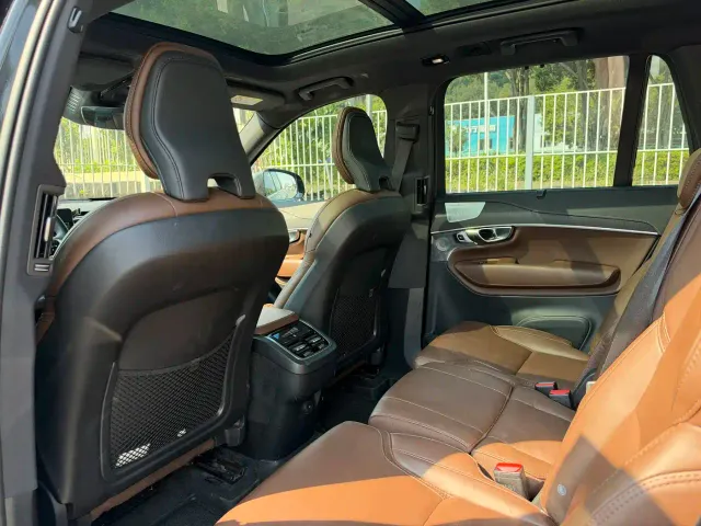 Volvo XC90 — Фото автомобиля 12